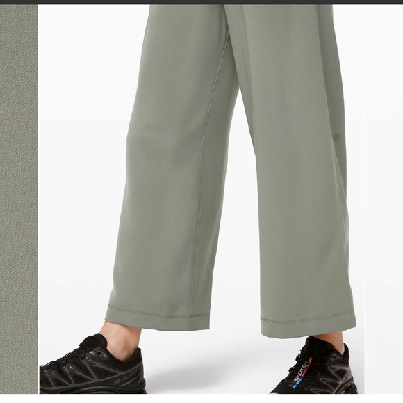 Lululemon on the fly wide leg pants 7/8 length - Picture 3 of 10